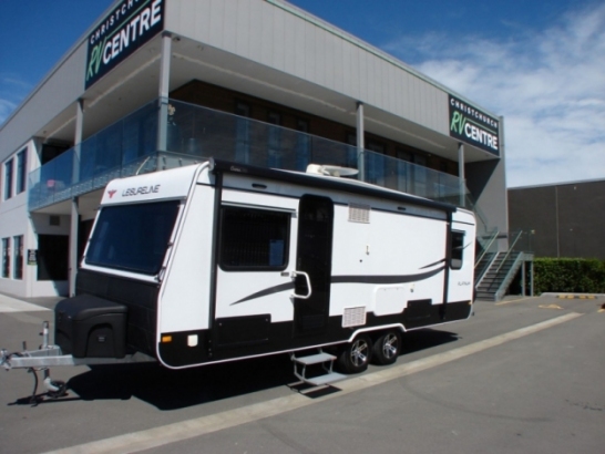 Leisure Line - Platinum - 674 SE - Walk Around Bed