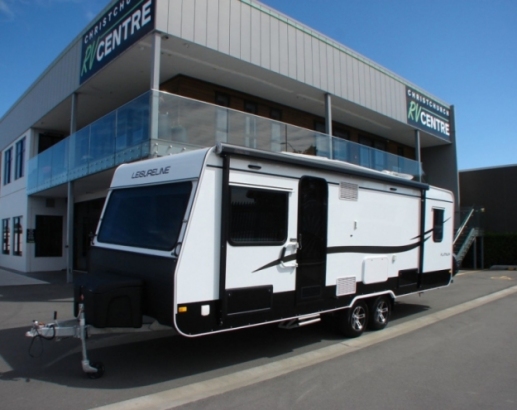 Leisure Line - Platinum - 724 SE - Walk Around Bed